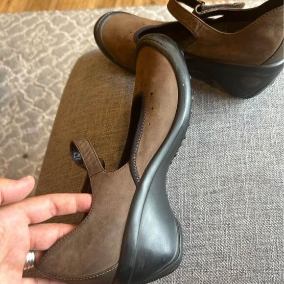 Woman’s PRIVO leather wedge anti slip all terrain shoes. Velcro. Size 9.5 - Picture 5 of 11